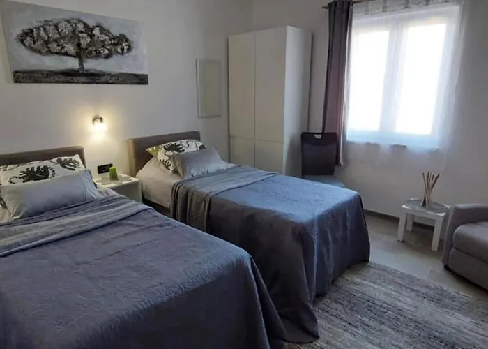 Lana - By Guide Villa