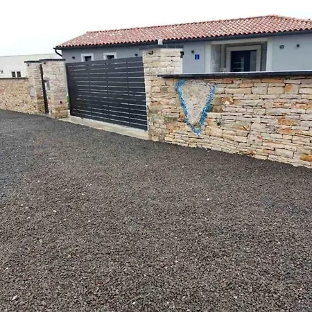 Vila Lana - By Guide Cabrunici