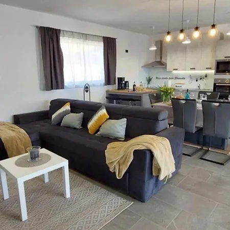 Lana - By Guide * Cabrunici