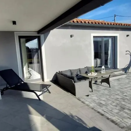 Lana - By Guide * Cabrunici