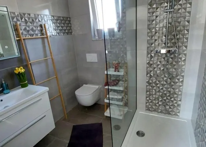 Lana - By Guide Vila *