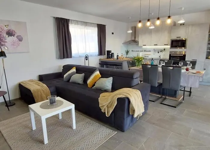 Lana - By Guide * Cabrunici