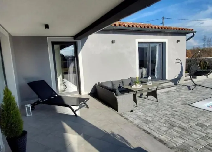 Lana - By Guide * Cabrunici